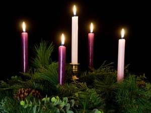 image of a fully lit advent wreath