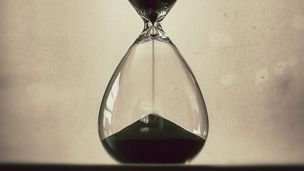 image of an hour glass filling